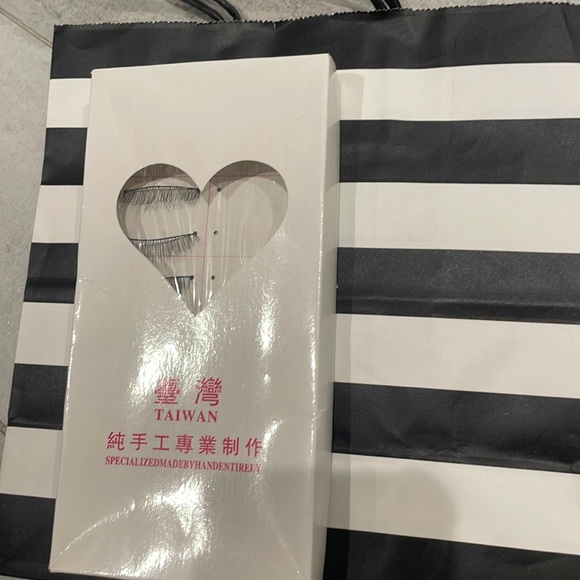 3 Pairs Mid-Long Natural Look Black False Glue On - Picture 6 of 7